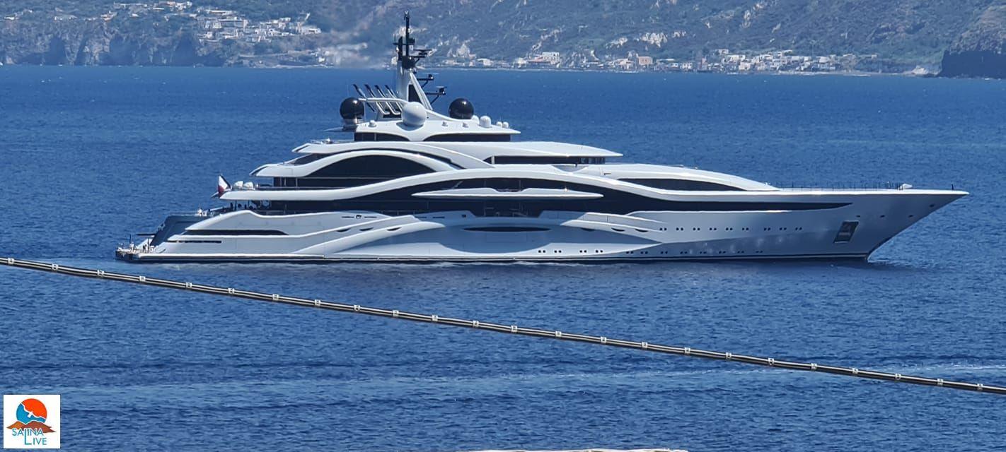 reali del qatar yacht